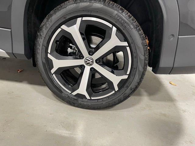 new 2025 Volkswagen Tiguan car, priced at $33,061