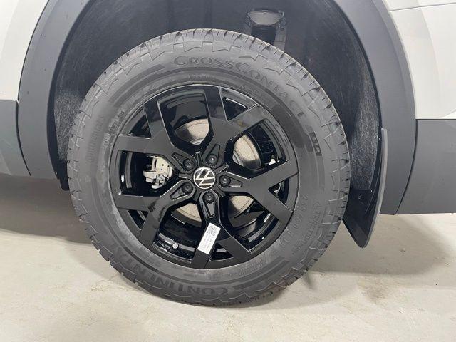 new 2026 Volkswagen Atlas car, priced at $50,681