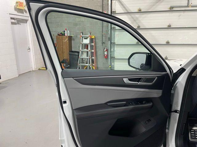 new 2026 Volkswagen Atlas car, priced at $50,681