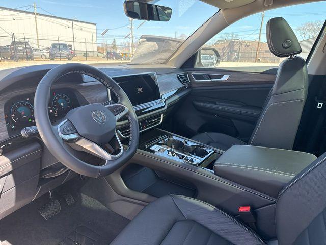 new 2025 Volkswagen Atlas car, priced at $50,586