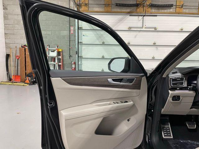 new 2026 Volkswagen Atlas car, priced at $56,443