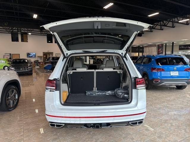 new 2024 Volkswagen Atlas car, priced at $54,711