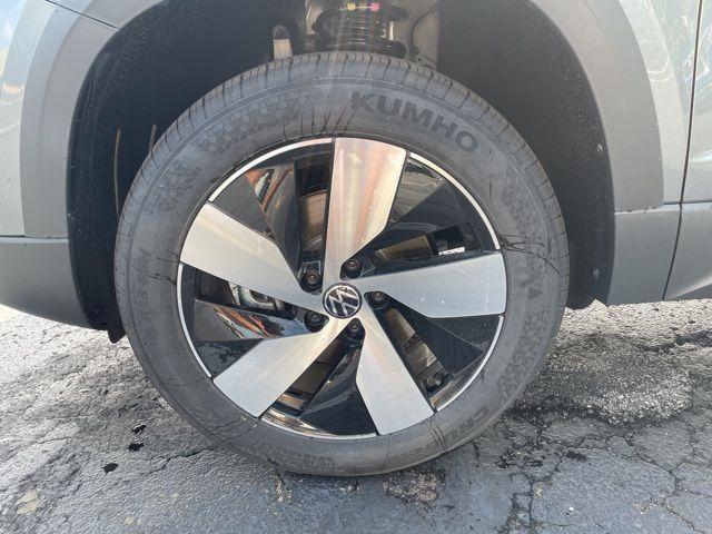 new 2025 Volkswagen Taos car, priced at $28,321