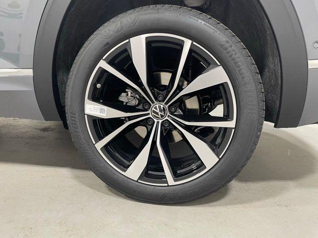 new 2026 Volkswagen Atlas Cross Sport car, priced at $55,582