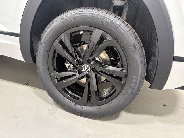 new 2026 Volkswagen Atlas Cross Sport car, priced at $52,522