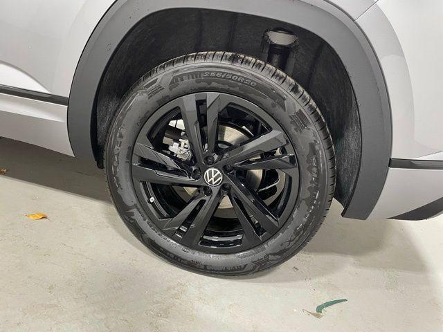 new 2026 Volkswagen Atlas Cross Sport car, priced at $52,067