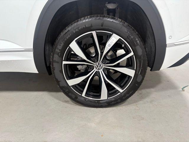 new 2026 Volkswagen Atlas Cross Sport car, priced at $55,693