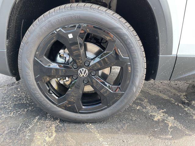 new 2025 Volkswagen Taos car, priced at $33,644