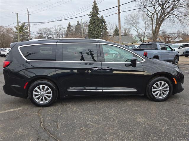 used 2018 Chrysler Pacifica car, priced at $11,500