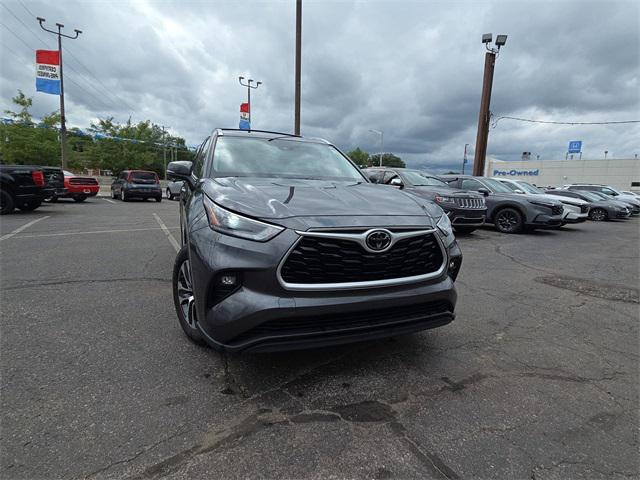 used 2021 Toyota Highlander car, priced at $29,000
