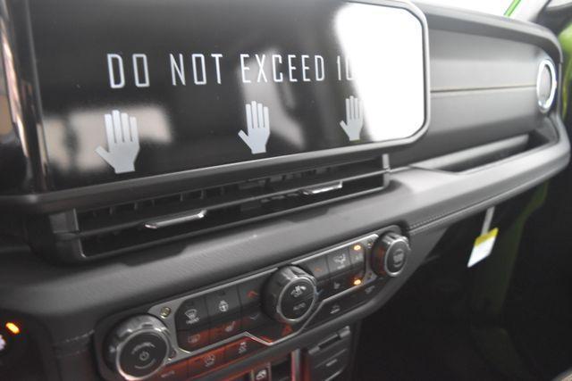 new 2025 Jeep Gladiator car, priced at $45,213