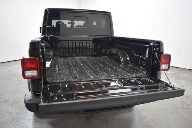 new 2025 Jeep Gladiator car, priced at $43,525