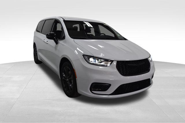 new 2026 Chrysler Pacifica car, priced at $44,985