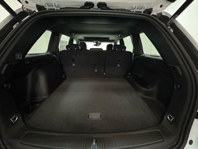 new 2025 Jeep Grand Cherokee car, priced at $44,048