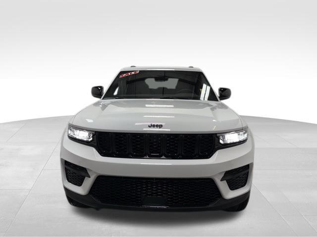 new 2025 Jeep Grand Cherokee car, priced at $44,048