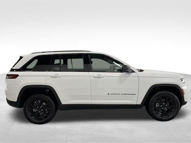 new 2025 Jeep Grand Cherokee car, priced at $44,048