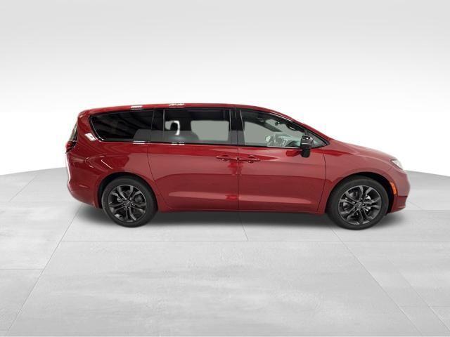 new 2026 Chrysler Pacifica car, priced at $45,431
