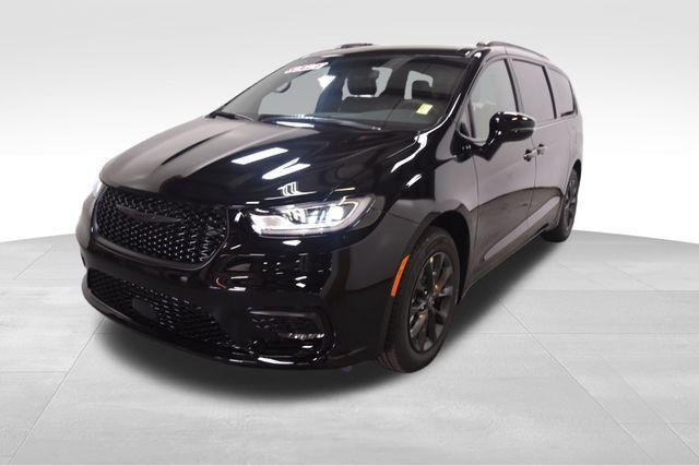 new 2025 Chrysler Pacifica car, priced at $43,244