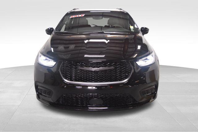 new 2025 Chrysler Pacifica car, priced at $43,244