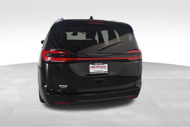new 2025 Chrysler Pacifica car, priced at $43,244