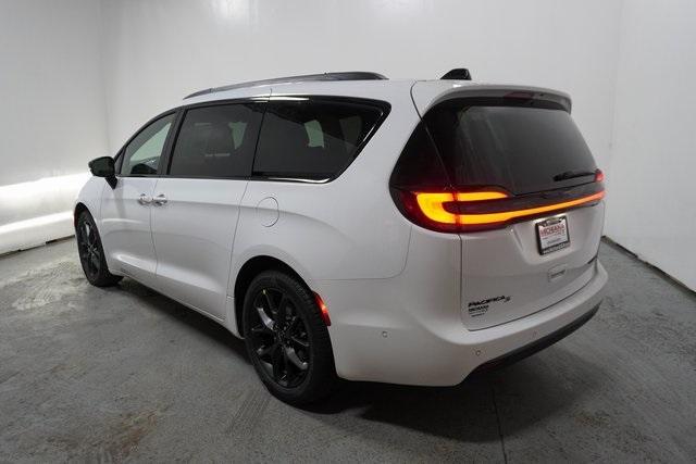 new 2024 Chrysler Pacifica car, priced at $52,148