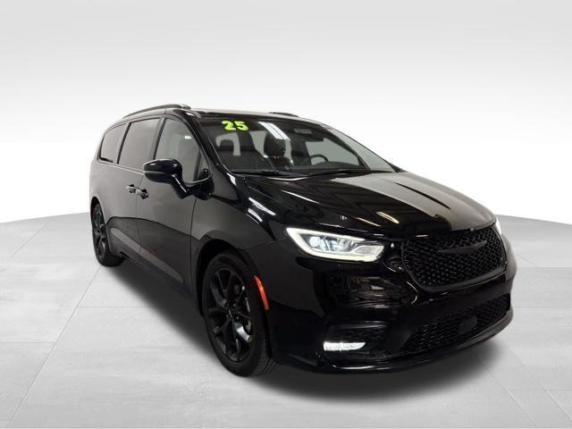 used 2025 Chrysler Pacifica car, priced at $40,988