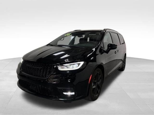 used 2025 Chrysler Pacifica car, priced at $40,988