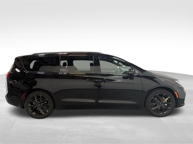 used 2025 Chrysler Pacifica car, priced at $40,988