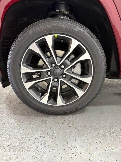 new 2025 Jeep Grand Cherokee car, priced at $60,098