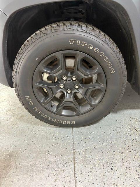 used 2023 Jeep Cherokee car, priced at $29,988