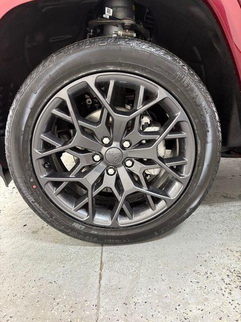 new 2025 Jeep Grand Cherokee car, priced at $68,374