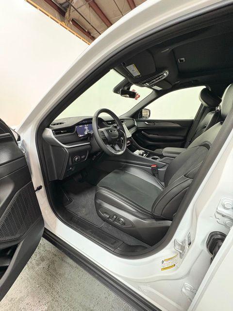new 2025 Jeep Grand Cherokee car, priced at $45,528