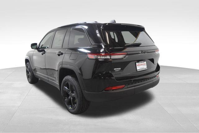 new 2025 Jeep Grand Cherokee car, priced at $45,415