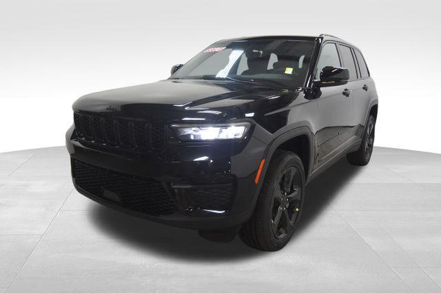 new 2025 Jeep Grand Cherokee car, priced at $45,415