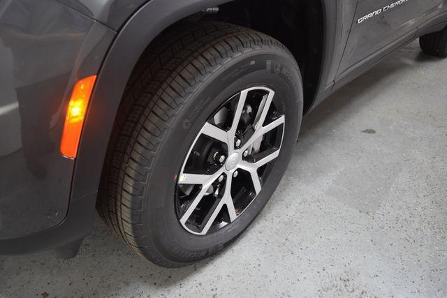 new 2025 Jeep Grand Cherokee car, priced at $49,257