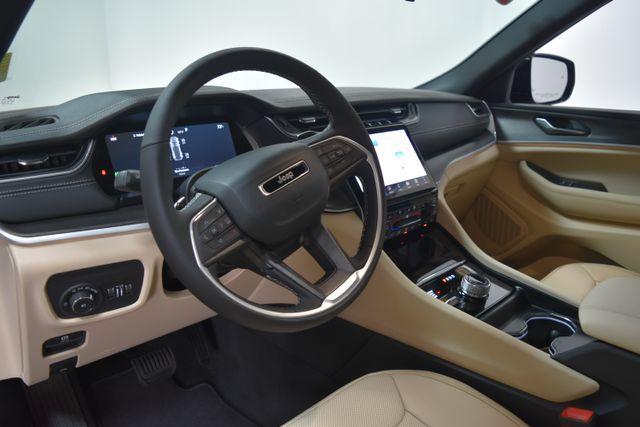 new 2025 Jeep Grand Cherokee car, priced at $49,257