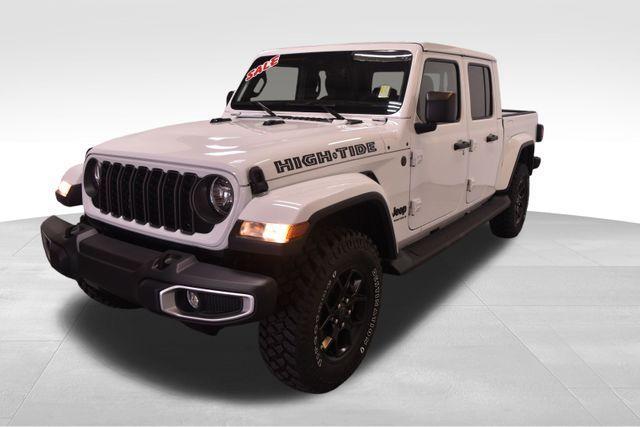 new 2025 Jeep Gladiator car, priced at $45,982