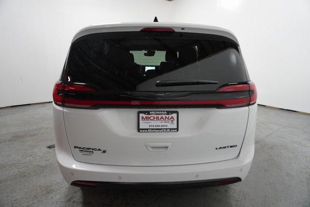 new 2024 Chrysler Pacifica car, priced at $52,450
