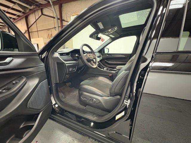 new 2025 Jeep Grand Cherokee car, priced at $46,064