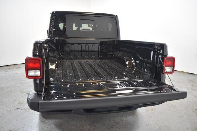 new 2025 Jeep Gladiator car, priced at $45,213