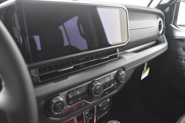 new 2025 Jeep Gladiator car, priced at $45,213
