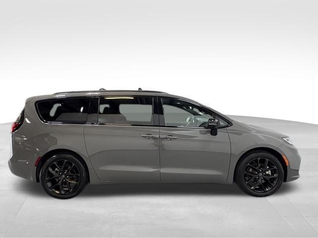 used 2025 Chrysler Pacifica car, priced at $40,988