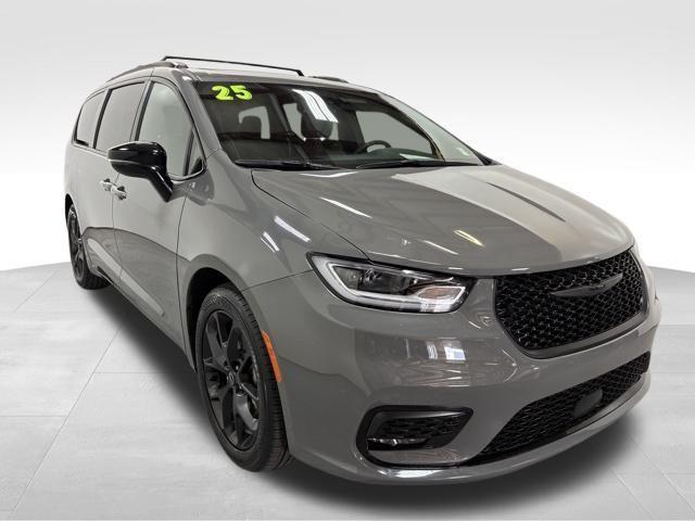 used 2025 Chrysler Pacifica car, priced at $40,988