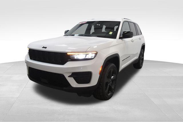 new 2025 Jeep Grand Cherokee car, priced at $45,329