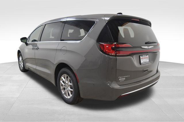 new 2025 Chrysler Pacifica car, priced at $45,580