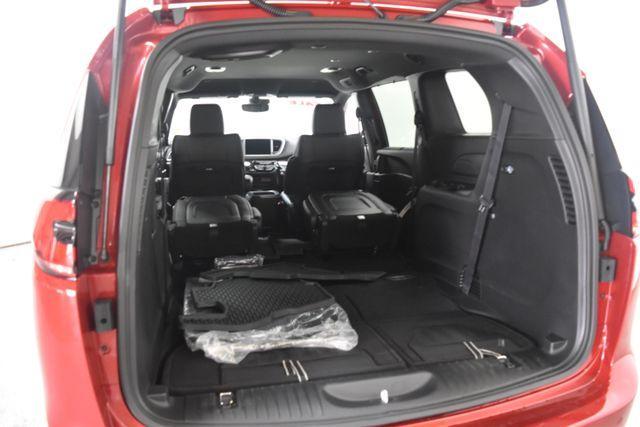 new 2025 Chrysler Pacifica car, priced at $43,667