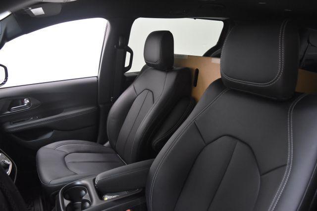 new 2025 Chrysler Pacifica car, priced at $43,667