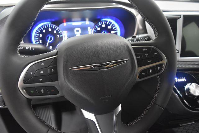 new 2025 Chrysler Pacifica car, priced at $43,667