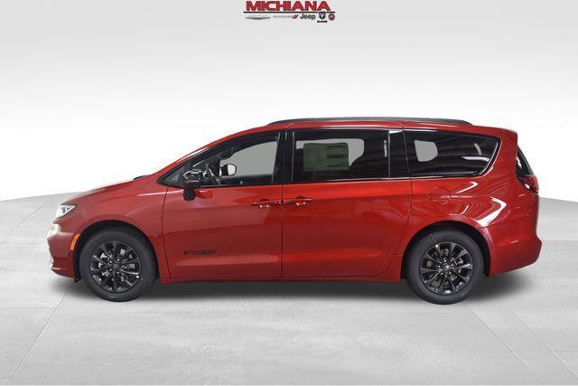 new 2025 Chrysler Pacifica car, priced at $43,667