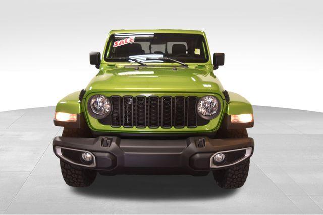 new 2025 Jeep Gladiator car, priced at $46,492